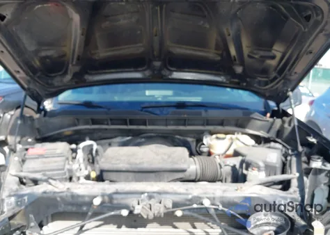 2021 Chevrolet Silverado 1500 z USA, uszkodzony, nr VIN 1GCRYBEF5MZ114540